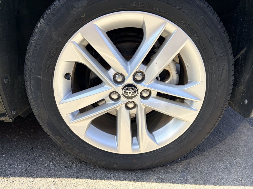 Used 2022 Toyota Corolla SE FWD image 9