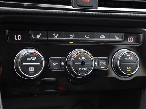 Certified 2024 Volkswagen Taos SE image 21