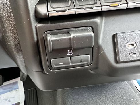 Used 2023 Chevrolet Silverado 1500 Custom image 19