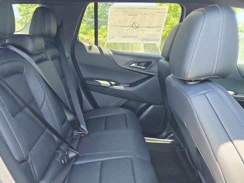 New 2026 Chevrolet Equinox LT w/ Convenience Package II AWD/4WD image 13