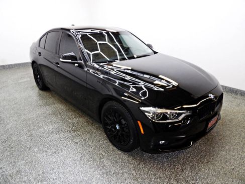 Used 2018 BMW 320i Sedan image 3