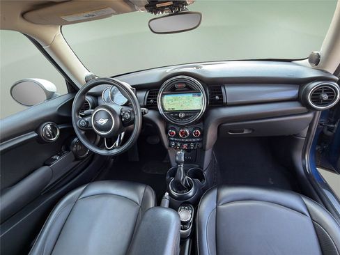 Used 2018 MINI Cooper 2-Door Hardtop image 25