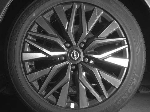 Used 2025 Nissan Altima 2.5 SV FWD image 14