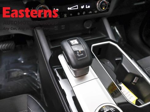 Used 2025 Mitsubishi Outlander AWD image 13