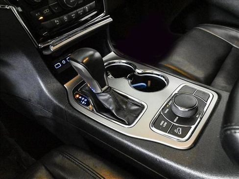 Used 2020 Jeep Grand Cherokee Limited AWD/4WD image 12