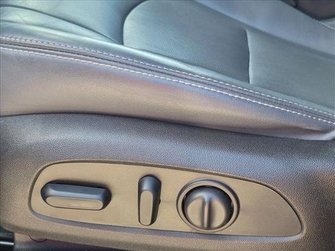 Used 2018 Buick Enclave Premium w/ Experience Buick Package FWD image 4