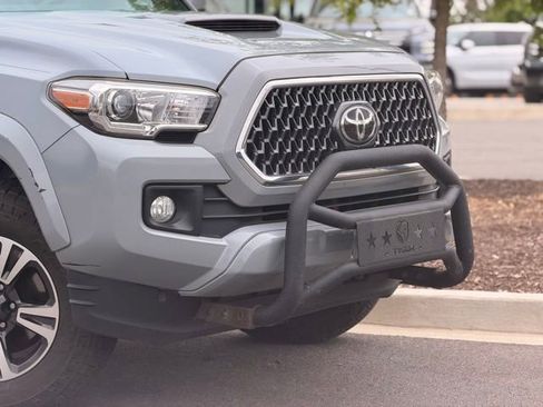 Used 2019 Toyota Tacoma TRD Sport image 3