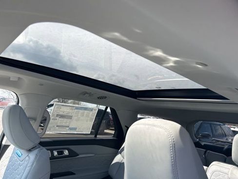 New 2026 Ford Explorer Platinum image 23