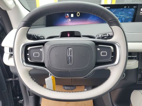 New 2025 Lincoln Navigator Reserve image 16