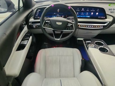 Used 2023 Cadillac Lyriq 2WD image 38