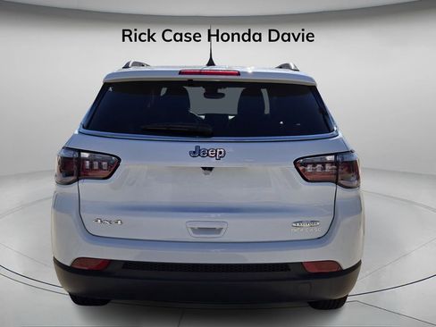 Used 2024 Jeep Compass Latitude image 6