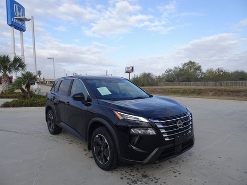 Used 2024 Nissan Rogue SV image 3