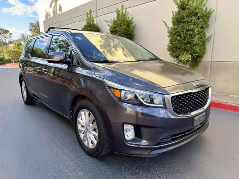Used 2016 Kia Sedona EX image 10