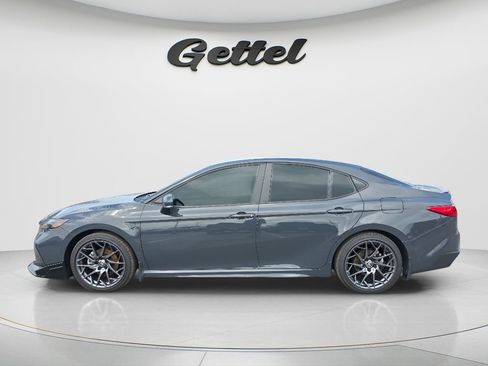 Used 2025 Toyota Camry SE image 7