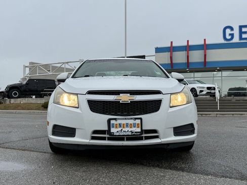 Used 2011 Chevrolet Cruze LT image 2