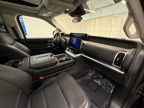 Used 2025 Ford Expedition Max Platinum AWD/4WD image 8