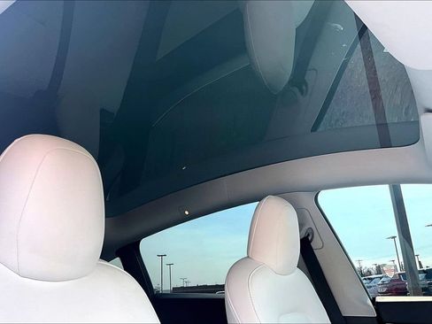 Used 2021 Tesla Model Y Long Range AWD/4WD image 22