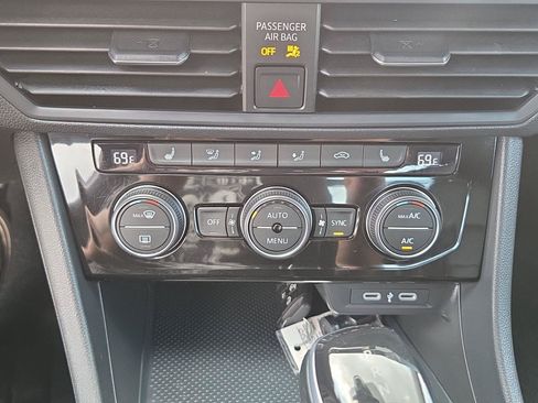 Used 2024 Volkswagen Jetta SE FWD image 21