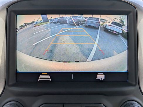 Used 2022 Chevrolet Silverado 1500 LT w/ Z71 Off-Road Package AWD/4WD image 21