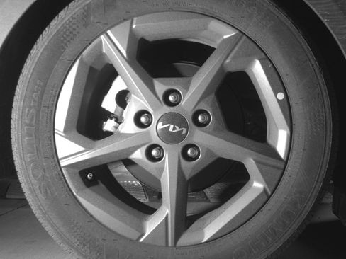 Used 2025 Kia K4 LXS image 15