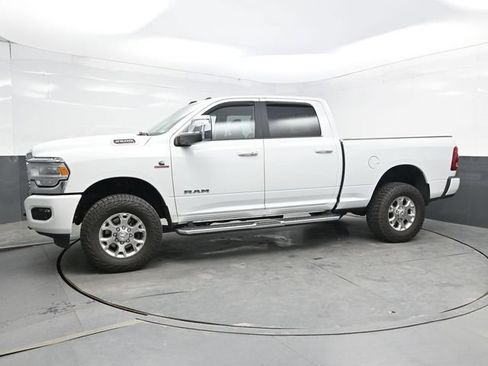 Used 2024 RAM 2500 Laramie AWD/4WD image 3