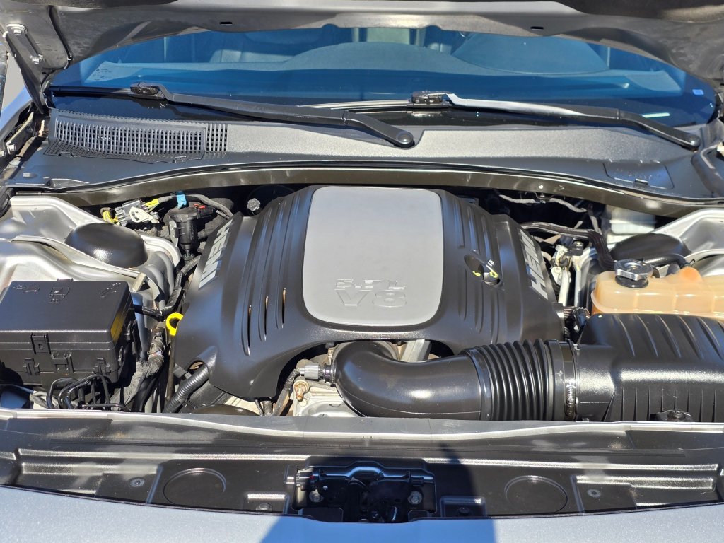Used 2011 Chrysler 300 C RWD image 20