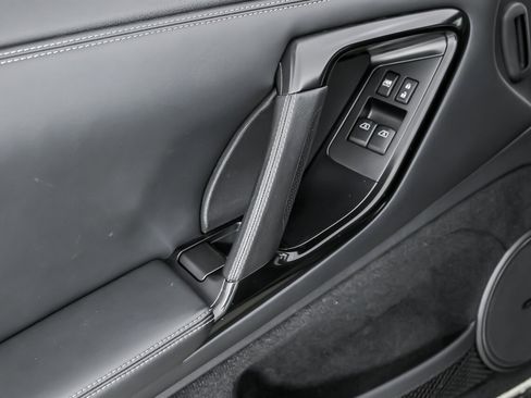 Used 2016 Nissan GT-R Premium image 19