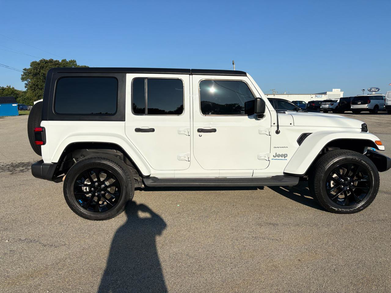 Used 2023 Jeep Wrangler Unlimited Sahara w/ Cold Weather Group AWD/4WD image 2