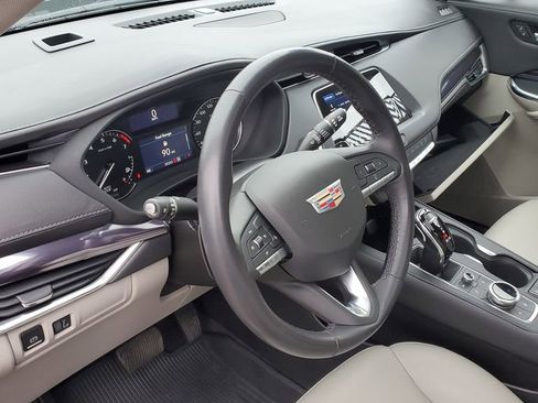 Certified 2023 Cadillac XT4 Luxury image 12
