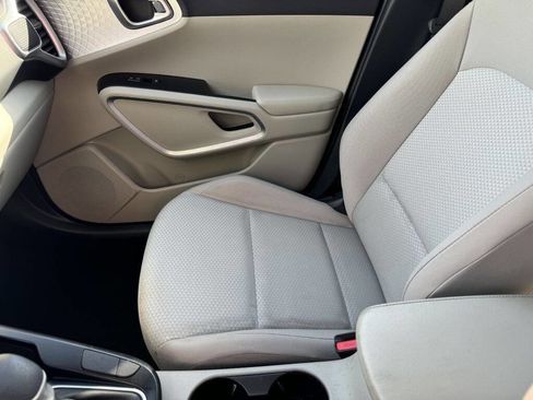 Used 2021 Kia Soul LX image 12