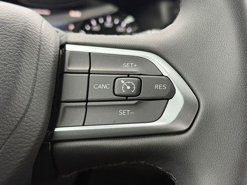 Used 2024 Jeep Compass Latitude image 28