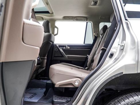 Used 2023 Lexus GX 460 Premium w/ Accessory Package AWD/4WD image 43