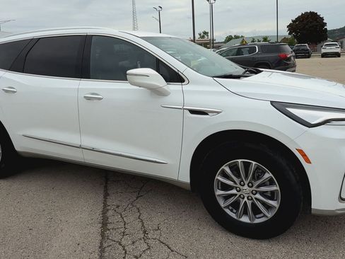 Used 2024 Buick Enclave Premium image 2