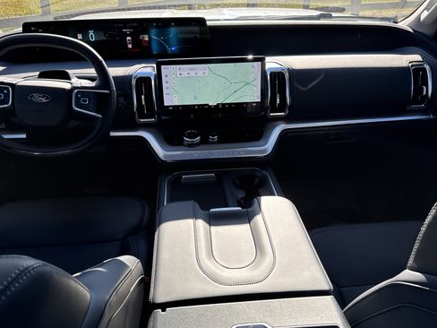 New 2025 Ford Expedition Platinum w/ Driver's Package image 28