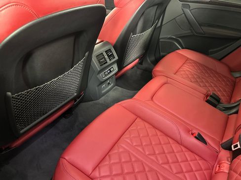 Used 2023 Audi SQ5 Prestige w/ Prestige Package image 11