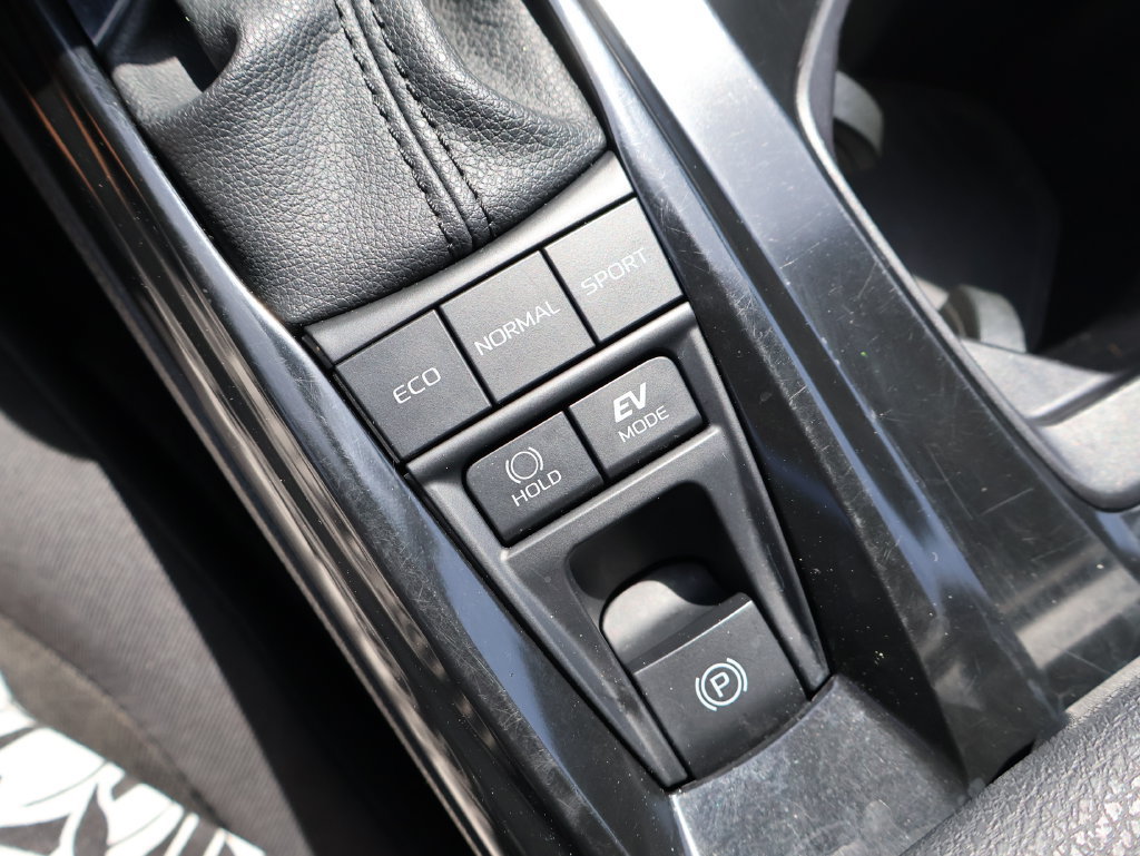 Used 2025 Toyota Camry LE FWD image 37