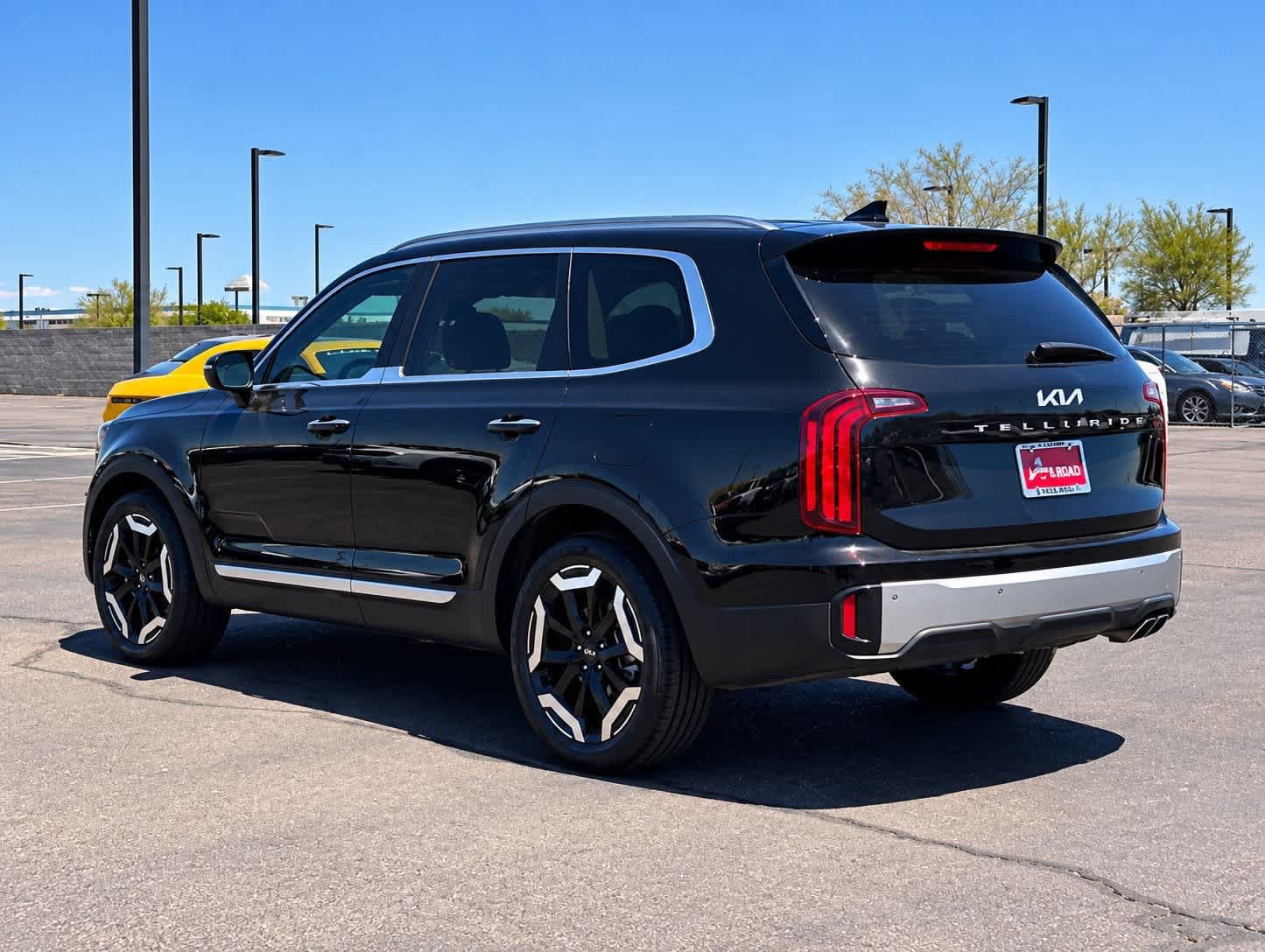 Used 2023 Kia Telluride S FWD image 4