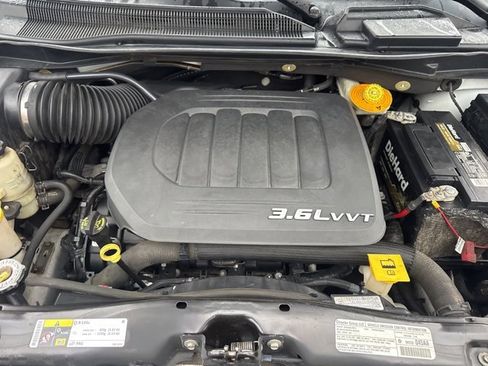 Used 2013 Dodge Grand Caravan SXT w/ UConnect Hands-Free Group image 18