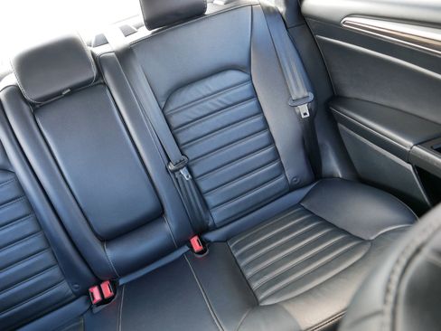 Used 2018 Ford Fusion SE w/ Fusion SE Technology Package image 14