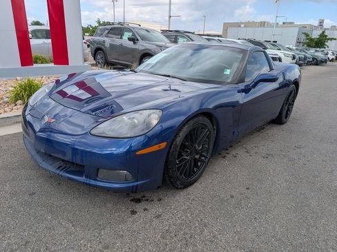 Used 2005 Chevrolet Corvette Coupe w/ Preferred Equipment Group RWD image 3
