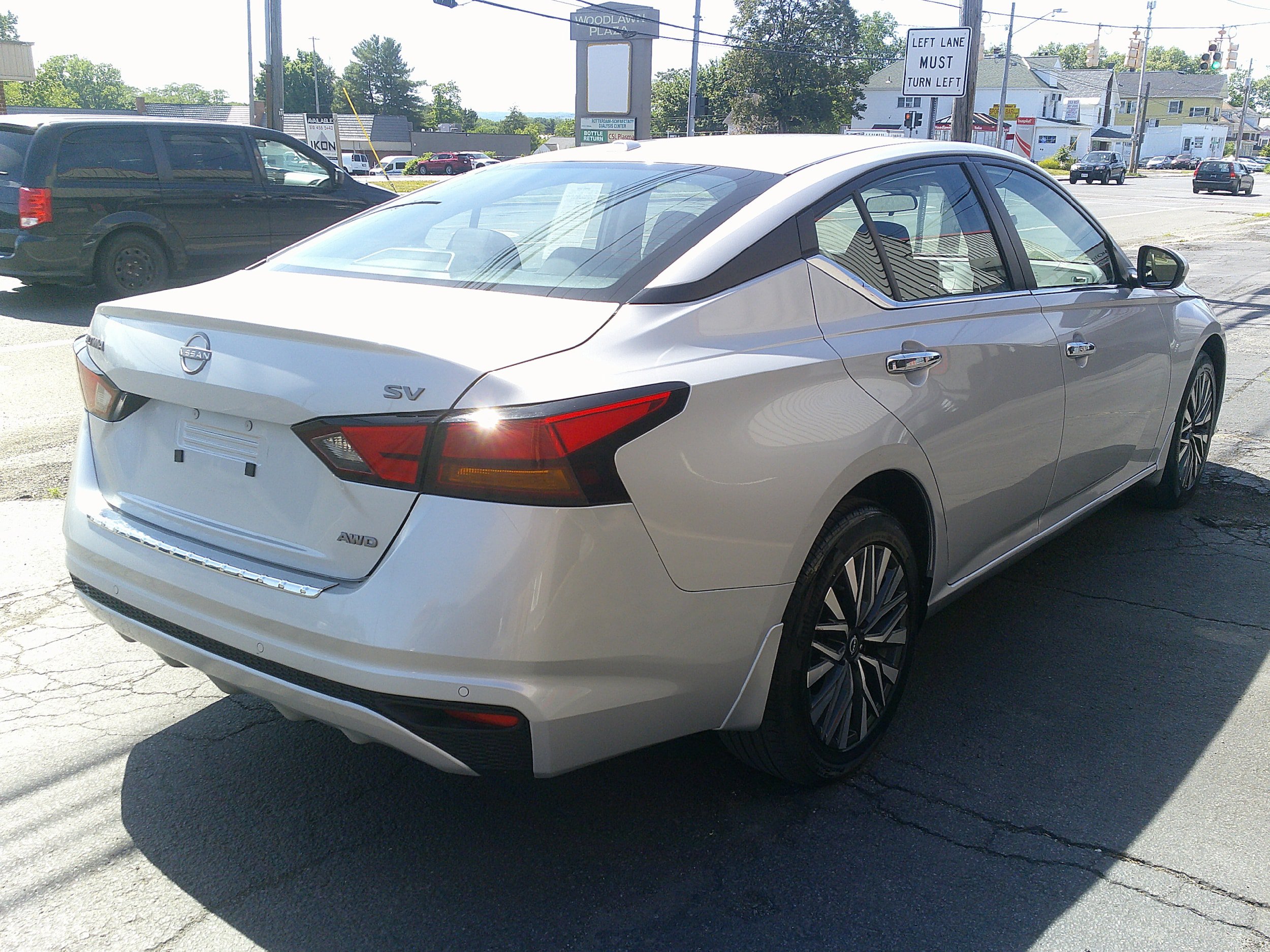 Used 2023 Nissan Altima 2.5 SV AWD/4WD image 8