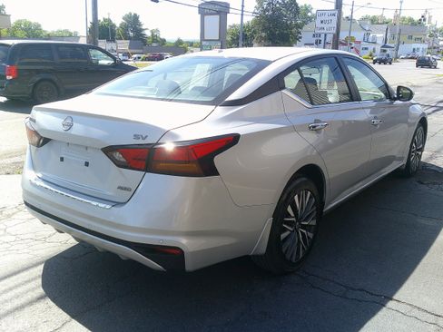 Used 2023 Nissan Altima 2.5 SV AWD/4WD image 8
