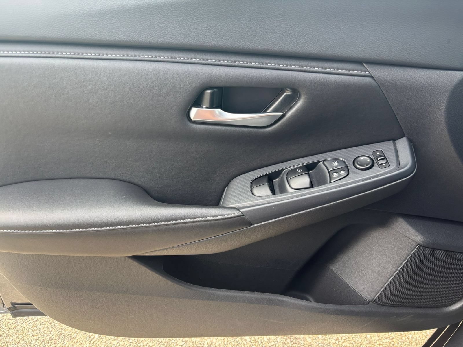 Used 2025 Nissan Sentra SV FWD image 18