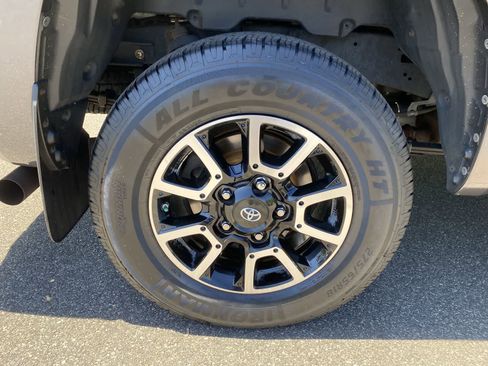 Used 2017 Toyota Tundra Limited w/ Limited Premium Package AWD/4WD image 13