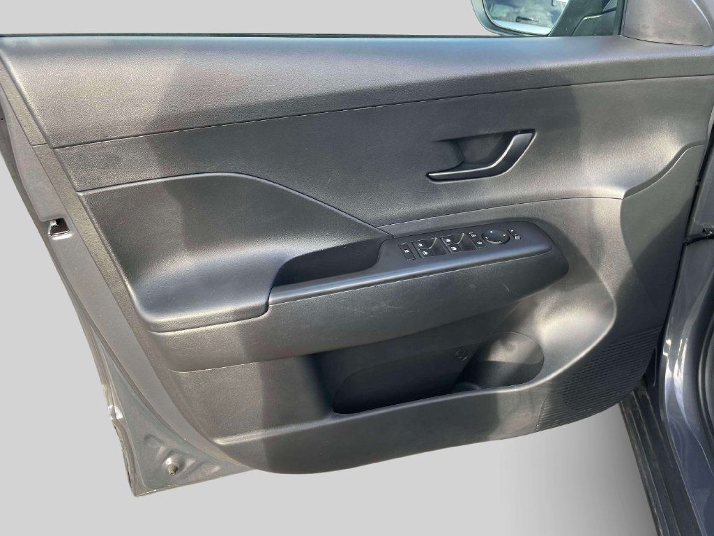 Used 2024 Hyundai Kona SEL AWD/4WD image 16