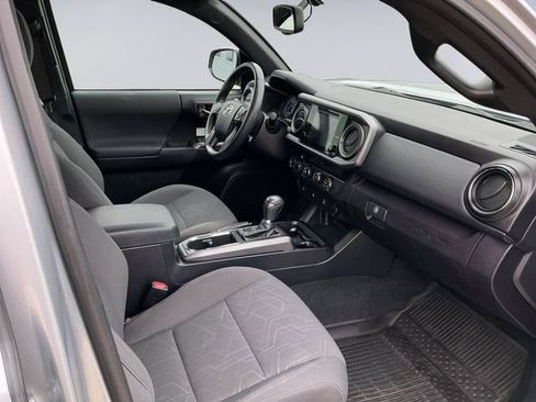 Used 2017 Toyota Tacoma TRD Off-Road w/ Tow Package (A/T) image 15