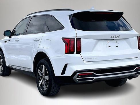 Used 2023 Kia Sorento EX w/ Panoramic Sunroof Package image 4