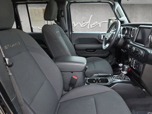 Used 2023 Jeep Gladiator Overland AWD/4WD image 25
