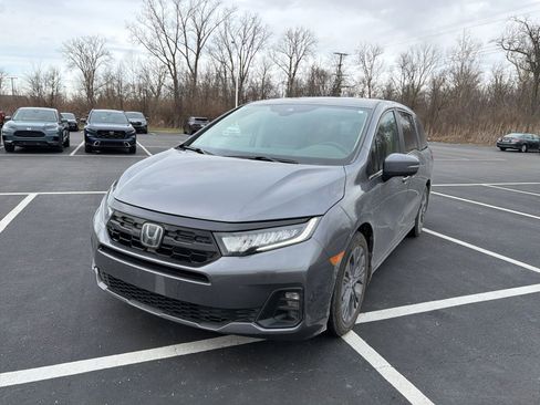 Used 2025 Honda Odyssey Touring image 2