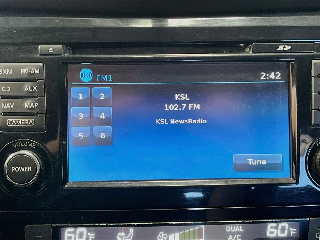 Used 2017 Nissan Rogue SV w/ SV Premium Package FWD image 15